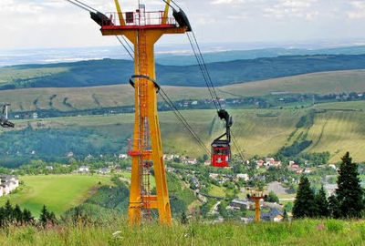 Die Fichtelberg Schwebebahn im Sommer